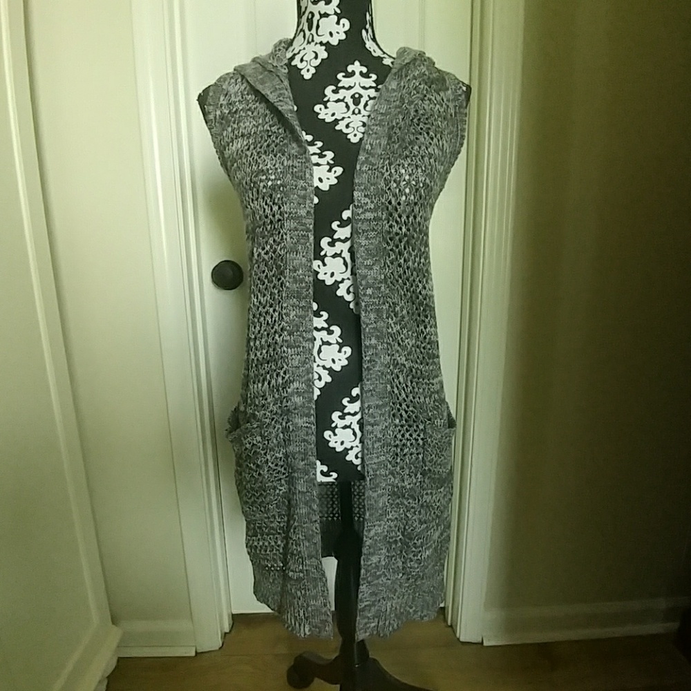 NWOT Grey Sleeveless Cardigan